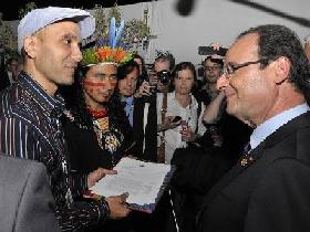 Rio +20 : signé par Raoni, l'appel de Planète Amazone a été remis au Président de la République