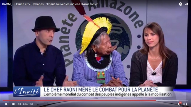 Le Cacique Raoni, Gert-Peter Bruch et Valérie Cabanes, le 27 novembre 2015 à TV5 Monde