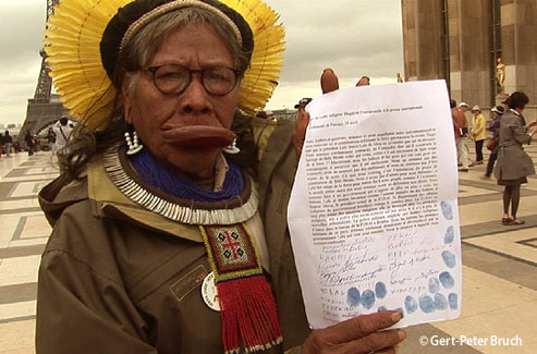 Raoni y los representantes de los pueblos indígenas del Xingu (Brasil) piden apoyo internacional contra el proyecto de presa hidroeléctrica de Belo Monte